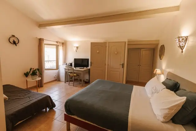 Gites-chambres-dhotes-miel-de-vigne